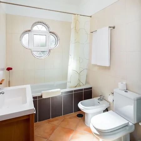 4-schlafzimmer-villa R2- Garten- Pool- By Interhome Holiday home