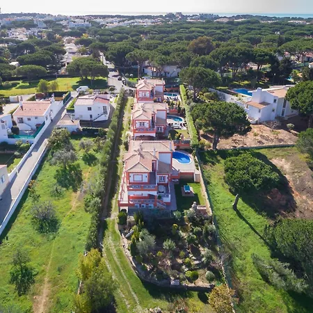 4-schlafzimmer-villa R2- Garten- Pool- By Interhome *