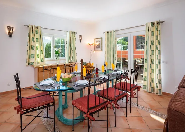 Holiday home 4-schlafzimmer-villa R2- Garten- Pool- By Interhome *