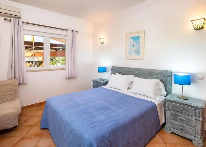 4-schlafzimmer-villa R2- Garten- Pool- By Interhome Holiday home *