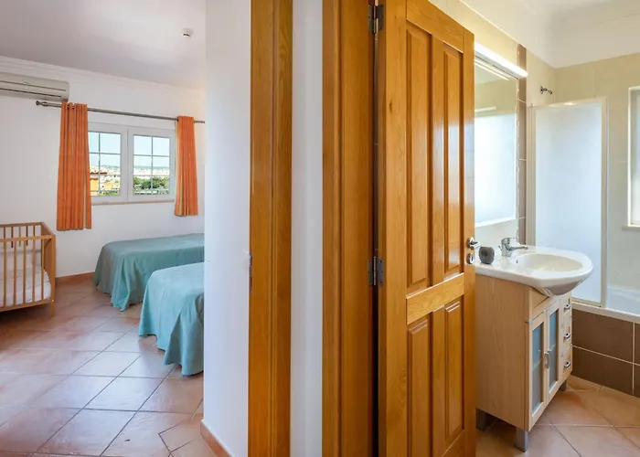 4-schlafzimmer-villa R2- Garten- Pool- By Interhome Holiday home Albufeira