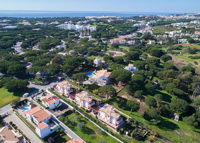 4-schlafzimmer-villa R2- Garten- Pool- By Interhome