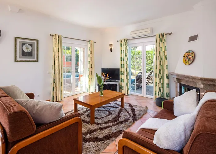 4-schlafzimmer-villa R2- Garten- Pool- By Interhome