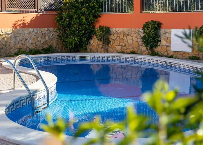 Holiday home 4-schlafzimmer-villa R2- Garten- Pool- By Interhome Albufeira